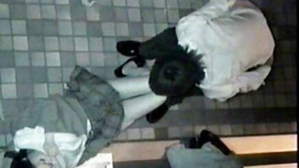 C-fincan sarışın hemşire küçük ve siyah adam türk sekreter porno emmek için diz çöker