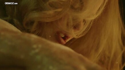 Uzun amatör şişman porno bacaklar ve güzel bir