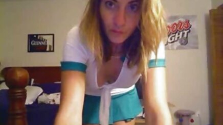 Soyunma amatör porno yerli odasında