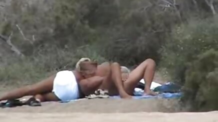 Sıcak sarışın delikler ile siyah kahrolası otel odasında gizli porno