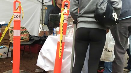 Güzel tombul sarışın büyük bir tane amatör yerli porn alır.